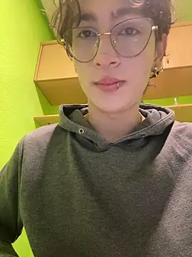 stormmart18 online show from March 18, 2025, 5:53 pm