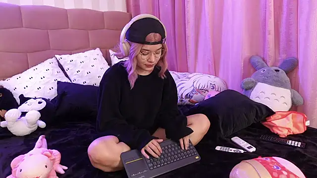 NataliaNovak online show from October 6, 2025, 8:17 pm