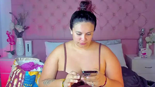 KourtneyEvans online show from September 14, 2025, 4:39 pm