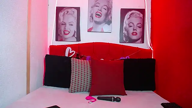 Snapshot of Tiana_Ebony18 chatting on February 20, 2026, 11:54 am Tiana Ebony18 online show from February 20, 2026, 11:54 am