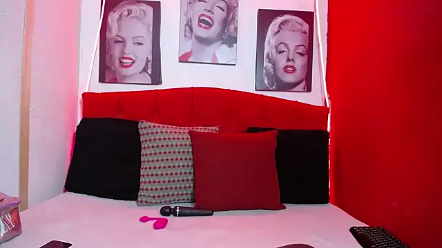 Snapshot of Tiana_Ebony18 chatting on April 12, 2026, 12:10 pm Tiana Ebony18 online show from April 12, 2026, 12:10 pm