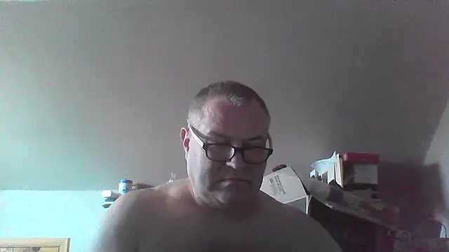 mkestr69 online show from April 3, 2026, 8:07 pm