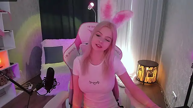 AshleySnowflake online show from March 21, 2025, 10:17 am