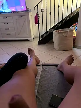 Snapshot of EMIeISL chatting on October 5, 2025, 12:58 pm EMIeISL online show from October 5, 2025, 12:58 pm