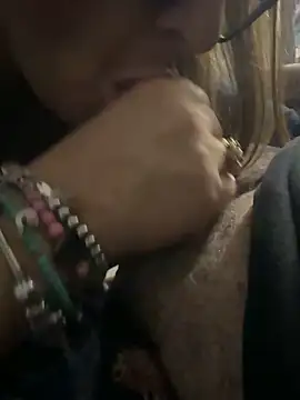 Snapshot of EMIeISL chatting on October 24, 2025, 8:05 pm EMIeISL online show from October 24, 2025, 8:05 pm