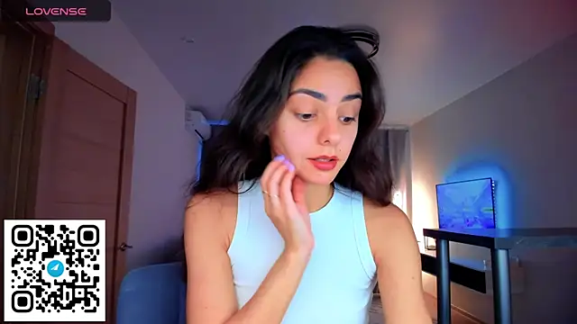 EmiliaZen online show from September 25, 2025, 2:10 pm