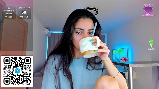 EmiliaZen online show from October 13, 2025, 1:22 pm