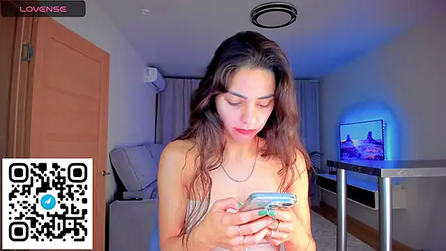 EmiliaZen online show from October 21, 2025, 3:24 pm