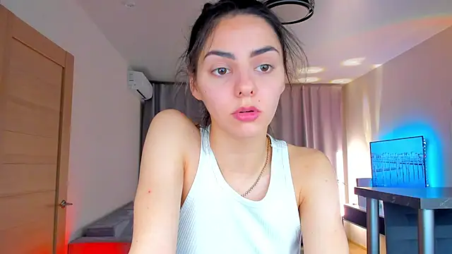 EmiliaZen online show from February 13, 2026, 5:53 pm