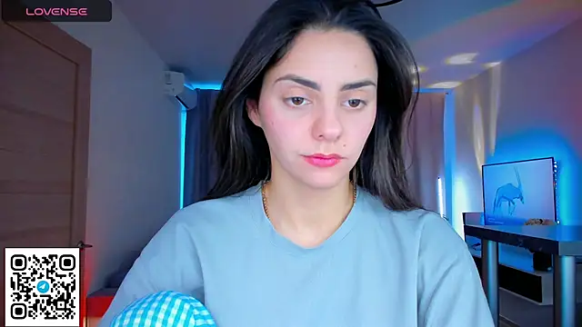 EmiliaZen online show from February 17, 2026, 2:02 pm