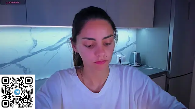 Snapshot of EmiliaZen chatting on July 16, 2026, 10:54 am EmiliaZen online show from July 16, 2026, 10:54 am