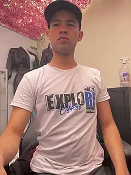 Snapshot of Twink_X chatting on February 16, 2025, 7:27 pm Twink X online show from February 16, 2025, 7:27 pm