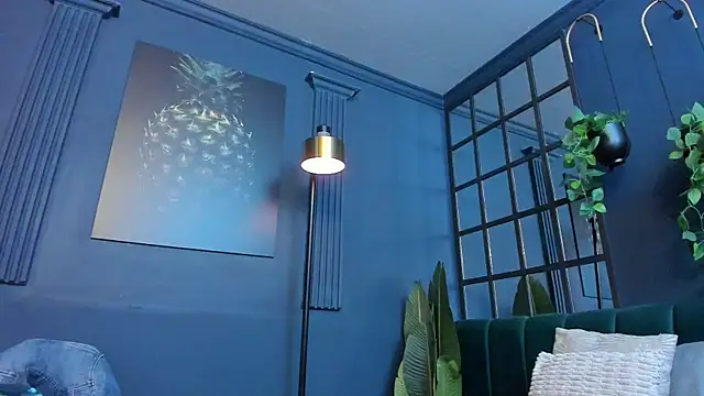 scarlet edwars online show from February 25, 2026, 7:23 pm