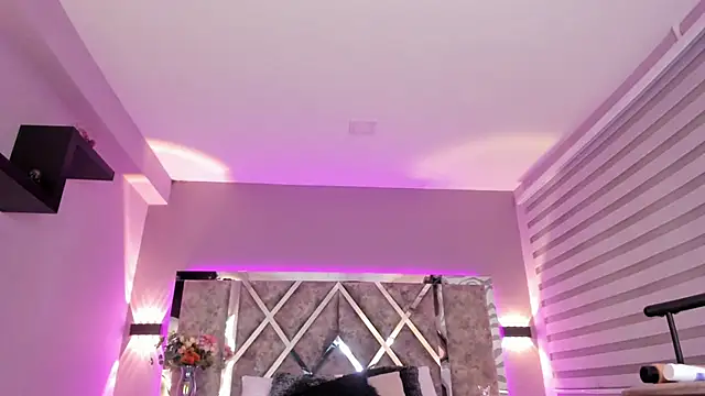 Snapshot of ValerieHyde chatting on March 8, 2025, 6:32 am ValerieHyde online show from March 8, 2025, 6:32 am