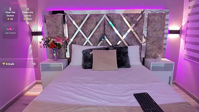 Snapshot of ValerieHyde chatting on March 15, 2025, 3:29 am ValerieHyde online show from March 15, 2025, 3:29 am