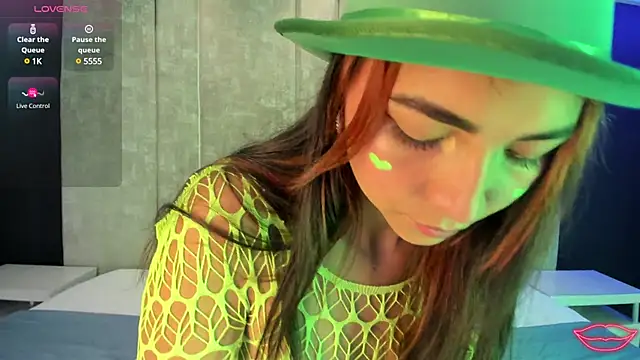 Snapshot of ValerieHyde chatting on March 18, 2025, 3:31 am ValerieHyde online show from March 18, 2025, 3:31 am