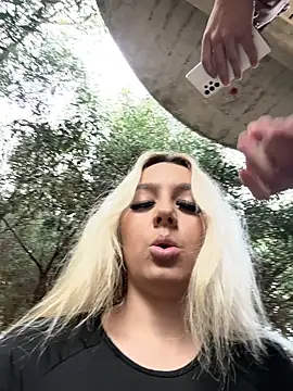 hotamanda01 online show from November 29, 2025, 12:41 pm