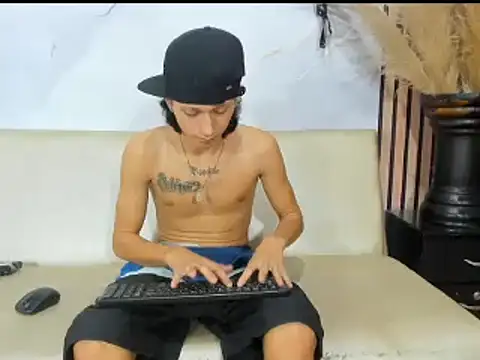 LucioDelDuque online show from February 6, 2025, 6:51 am