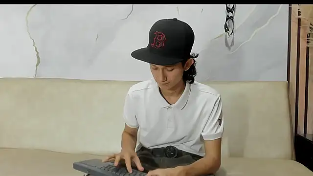 LucioDelDuque online show from February 20, 2025, 1:25 am