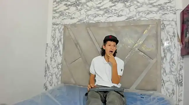 LucioDelDuque online show from February 20, 2025, 4:14 pm