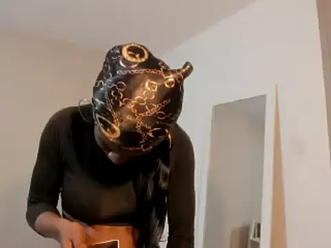 enyelsalas2 online show from March 21, 2025, 1:24 am