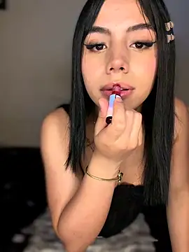 Laura-Khalifa online show from March 8, 2026, 7:45 am