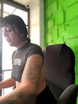 Dulce  Boyd online show from October 8, 2025, 1:53 pm