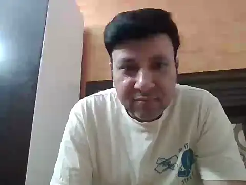 innocentboy1987 online show from April 24, 2026, 5:54 am