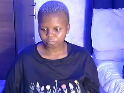 DarkAndLovelyBunny online show from November 5, 2025, 1:49 am