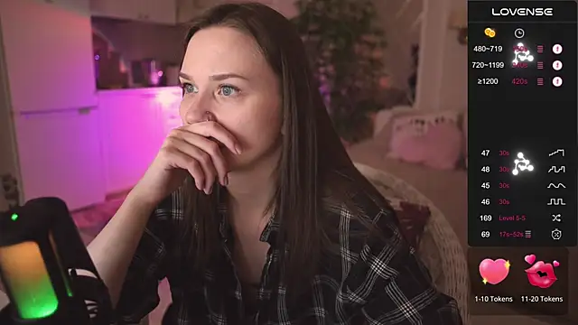 alexa feels  online show from November 14, 2025, 5:22 pm