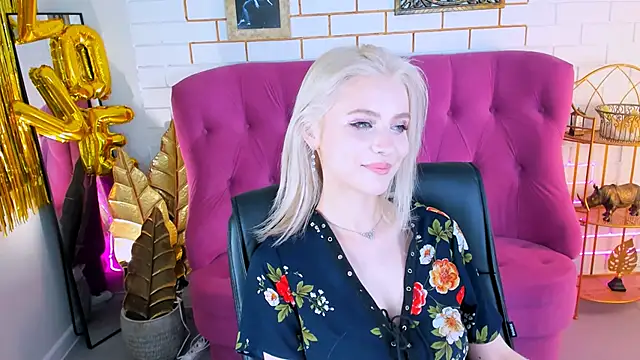 LeonaStane online show from March 5, 2025, 8:00 pm