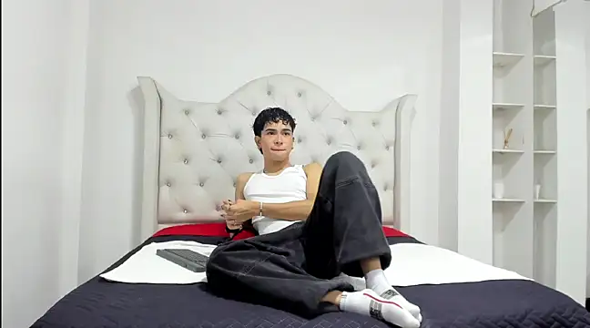 Aiiden 15 online show from February 21, 2025, 2:59 pm