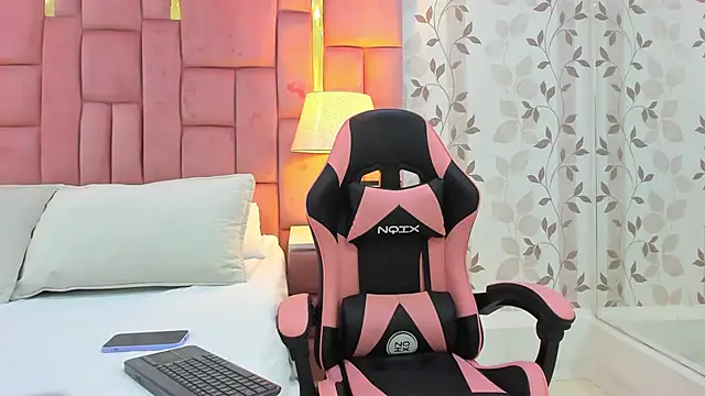 ArianaFranco online show from March 4, 2025, 12:33 pm