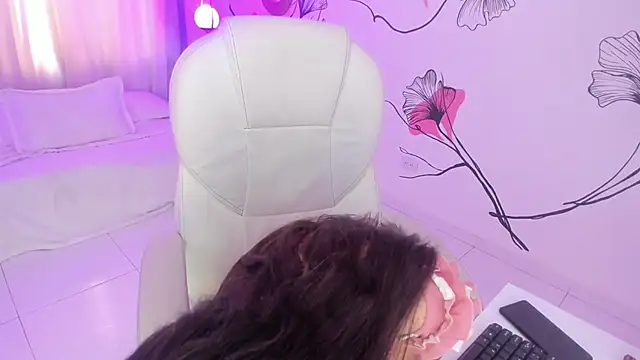 Isabela Fiorelli online show from February 21, 2025, 12:06 pm