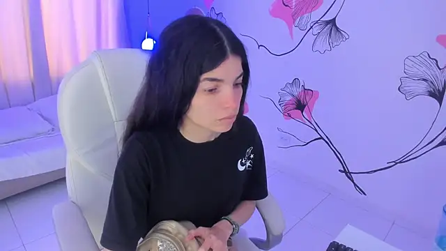 Isabela Fiorelli online show from March 18, 2025, 12:03 pm