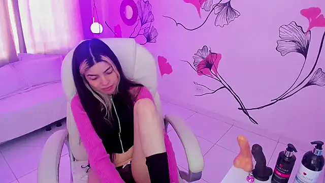 Isabela Fiorelli online show from November 18, 2025, 1:04 pm