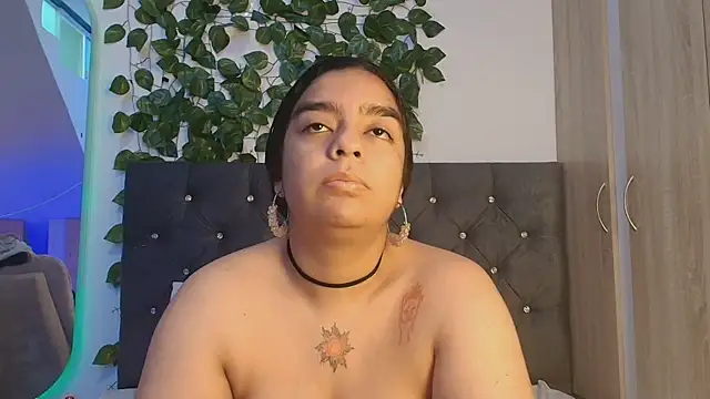 Snapshot of lauravince chatting on June 27, 2026, 10:04 pm lauravince online show from June 27, 2026, 10:04 pm