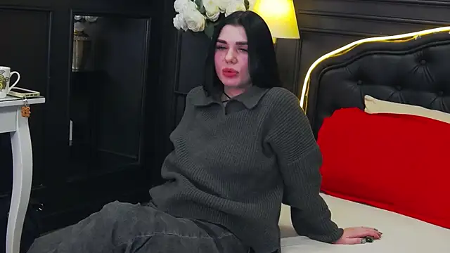 Snapshot of MaeveMoon chatting on February 7, 2025, 8:10 pm MaeveMoon online show from February 7, 2025, 8:10 pm