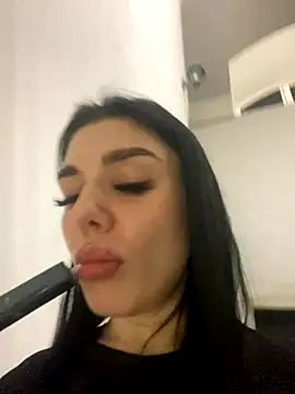 Snapshot of MaeveMoon chatting on October 31, 2025, 4:08 pm MaeveMoon online show from October 31, 2025, 4:08 pm