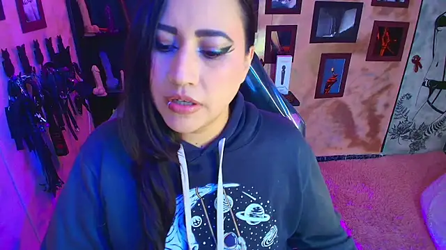 cherryy bombshelll online show from January 7, 2026, 5:15 pm