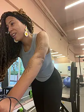 Snapshot of dianagolley420 chatting on February 13, 2025, 2:42 pm dianagolley420 online show from February 13, 2025, 2:42 pm