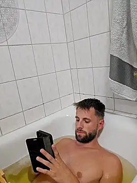 ademandjulia online show from September 22, 2025, 6:21 pm