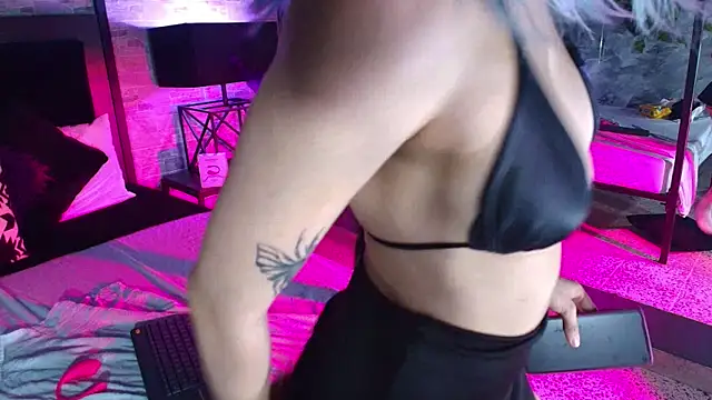 Hellen Hell  online show from March 13, 2025, 7:39 pm