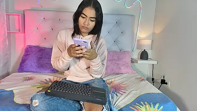 Snapshot of ariana_smiith chatting on March 1, 2025, 1:18 pm ariana smiith online show from March 1, 2025, 1:18 pm