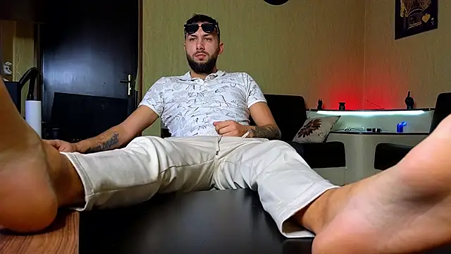 Snapshot of JamieNoxus chatting on October 15, 2025, 5:18 am JamieNoxus online show from October 15, 2025, 5:18 am