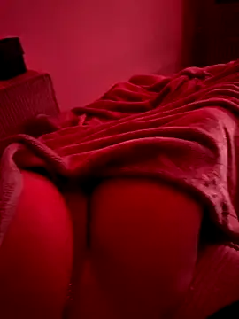 Snapshot of Princessemisse chatting on September 25, 2025, 8:23 pm Princessemisse online show from September 25, 2025, 8:23 pm