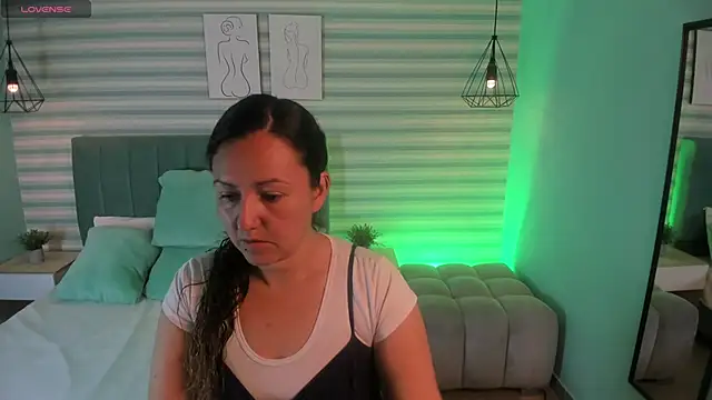 abby apple online show from October 10, 2025, 1:43 pm