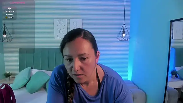 abby apple online show from October 15, 2025, 1:55 pm