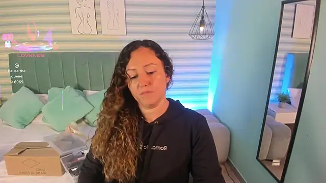 abby apple online show from November 13, 2025, 12:48 pm