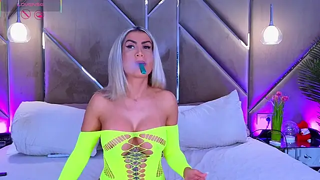 Lellie   online show from October 11, 2025, 4:38 pm